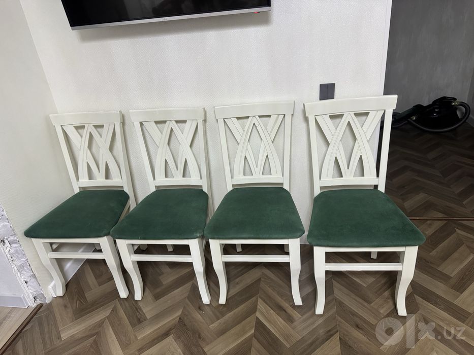 Обеденный стол + 4 стула