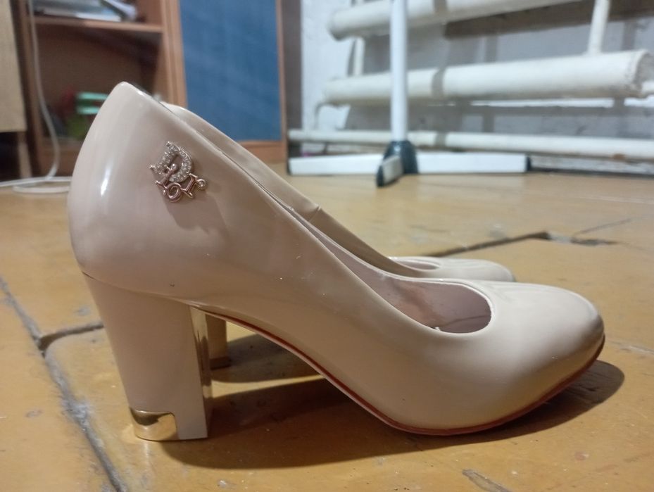 продам туфли на каблуках и лора пиана