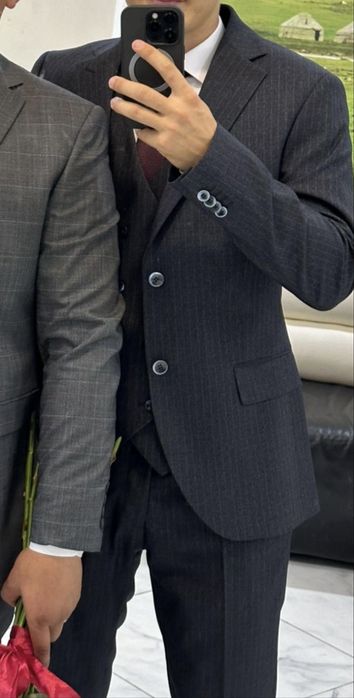 Продам костюм тройка.