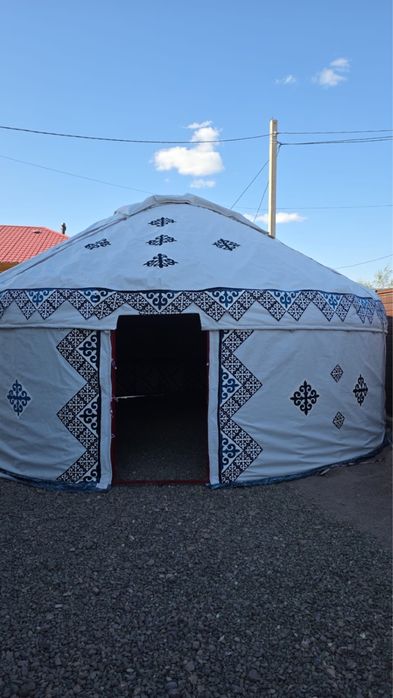 8 қанатты кигіз үй сатылады 500.000 ішінде паласт кіреді
