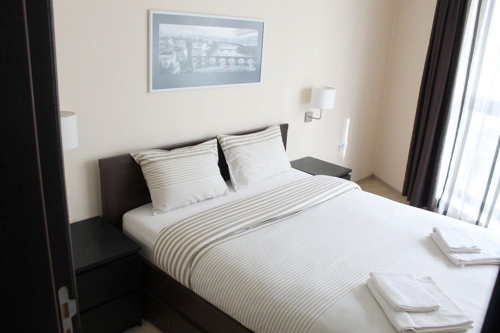 Дава се под наем Двустаен апартамент в Бургас, Център - 70 кв.м за 765 € - Снимка #4