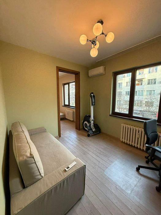 Дава се под наем Тристаен апартамент в София, Център - 100 кв.м за 1196.97 € - Снимка #7