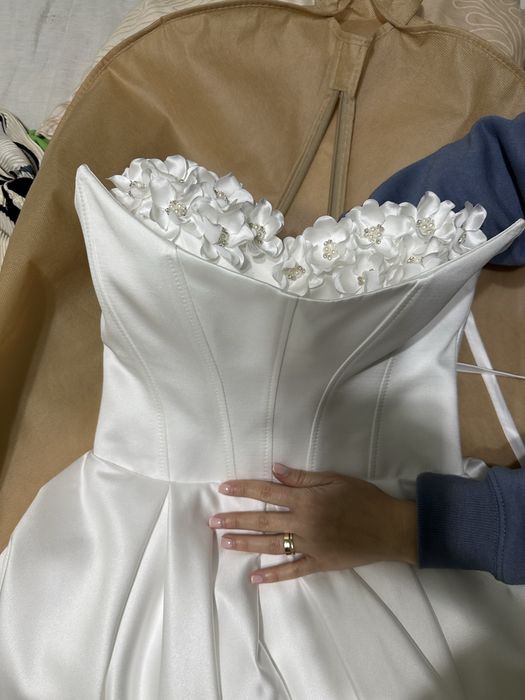 Vand rochie de mireasa NOUA din tafta