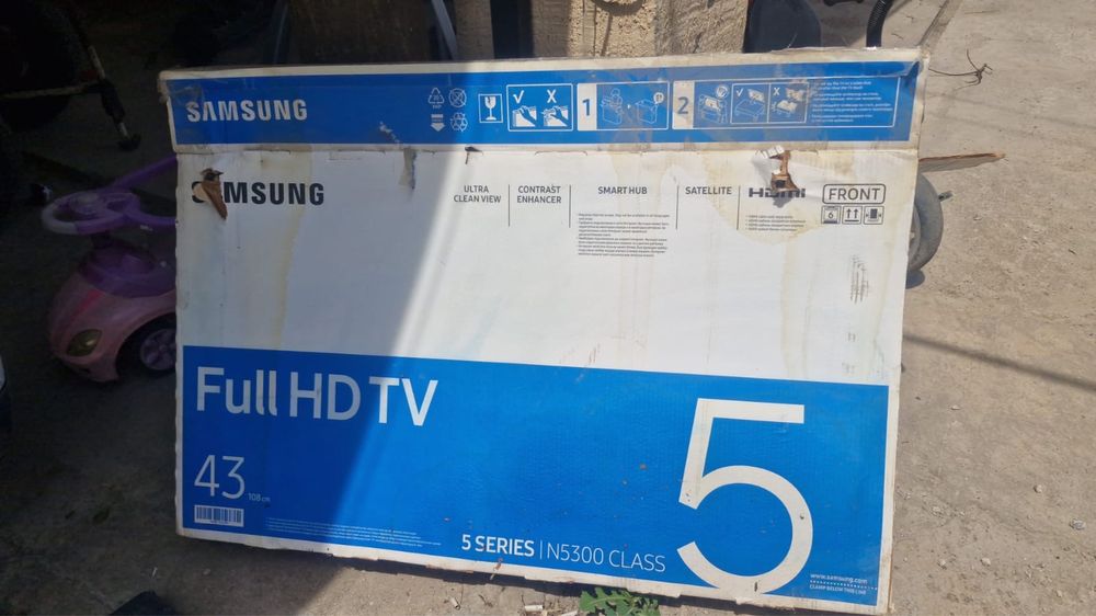 Samsung 43” Smart TV