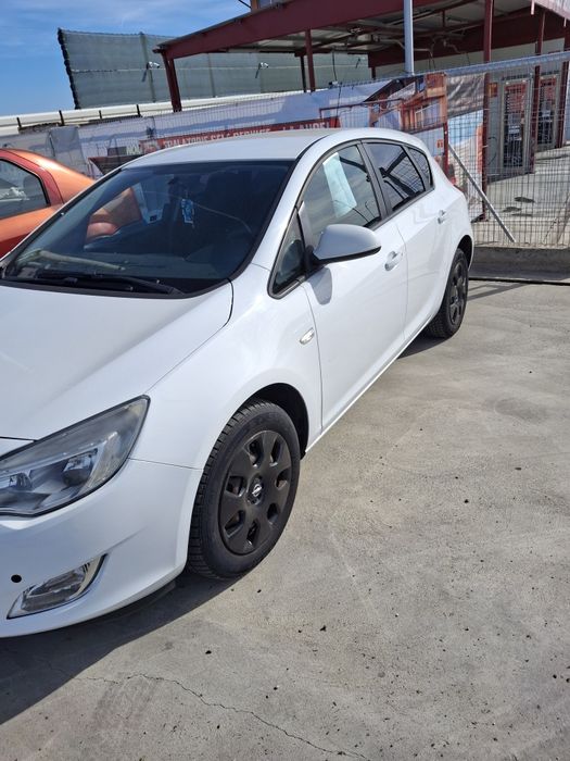 Opel astra j  2012