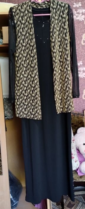 Вечернее платье черного цвета