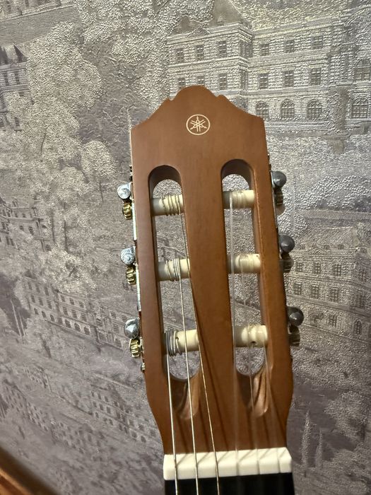 Гитара практически новая