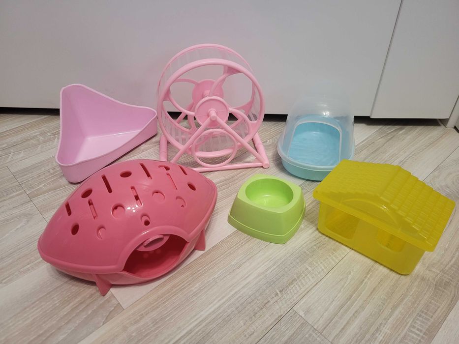 Продам 1 пластиковую клетку для хомяков