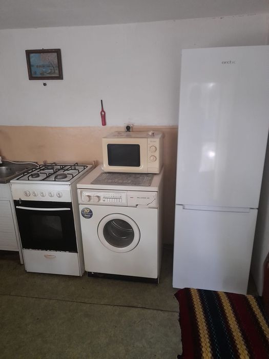 Vand casa batraneasca locuibila.