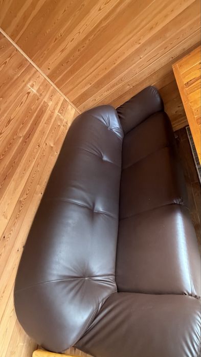 Продаю кожаный диван