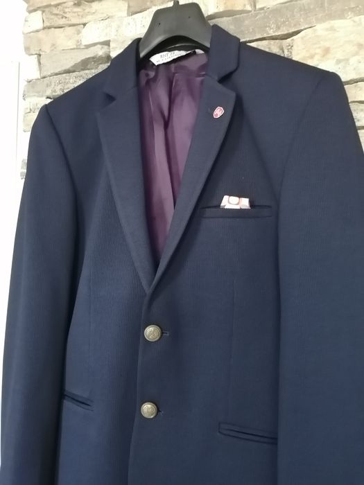 Продавам мъжки сака, цвят тъмно синьо, размер М