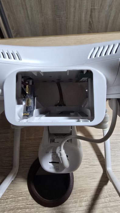 Vând  DJI phantom incompletă, se da asa cum se vede .