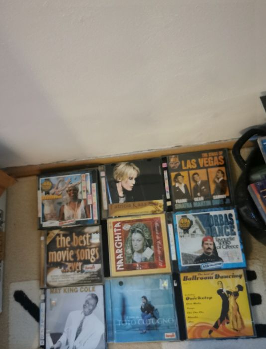 CD-uri cu muzică înregistrată și CD-uri originale