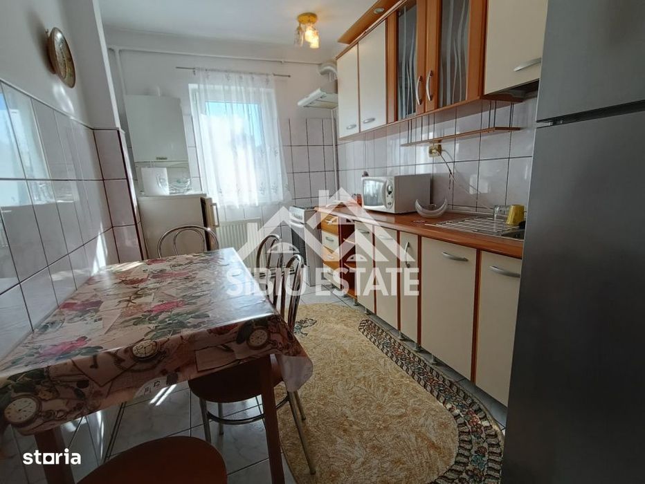 Apartament de vanzare cu 3 camere, decomandat - Valea Aurie