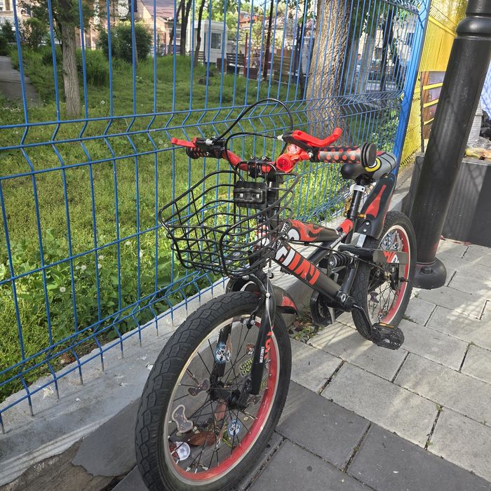 Vând bicicleta  5 -8 ani