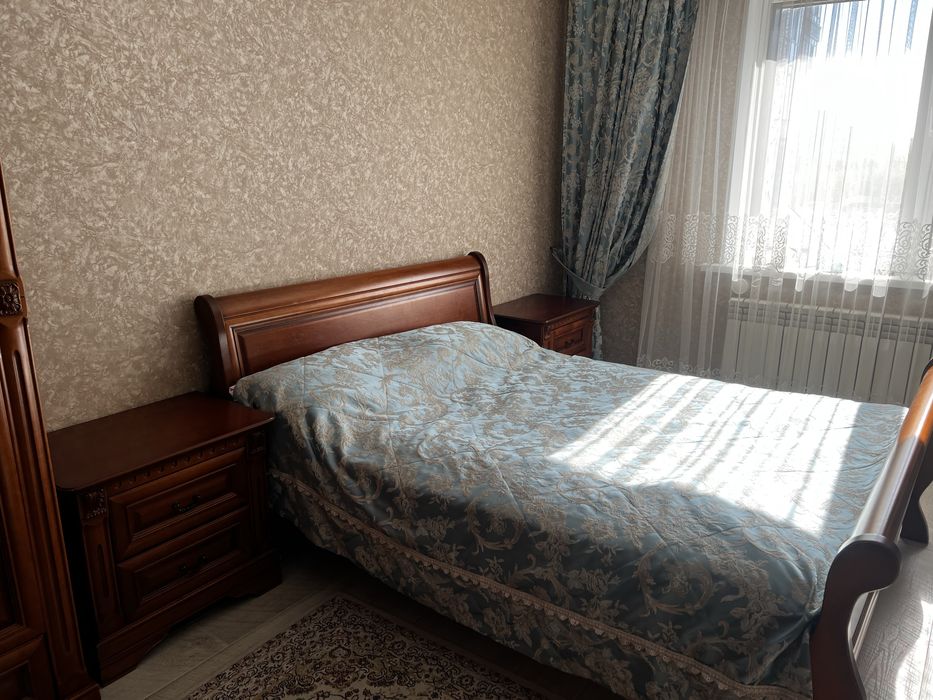 Покрывало с декоративными подушками