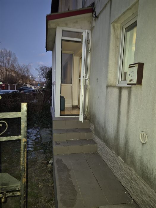 Închiriez spațiu comercial