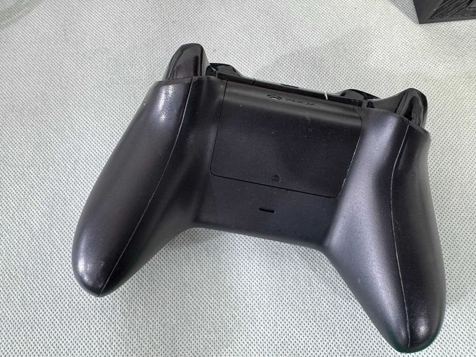 Конзола - Xbox One  / 2013/  X2