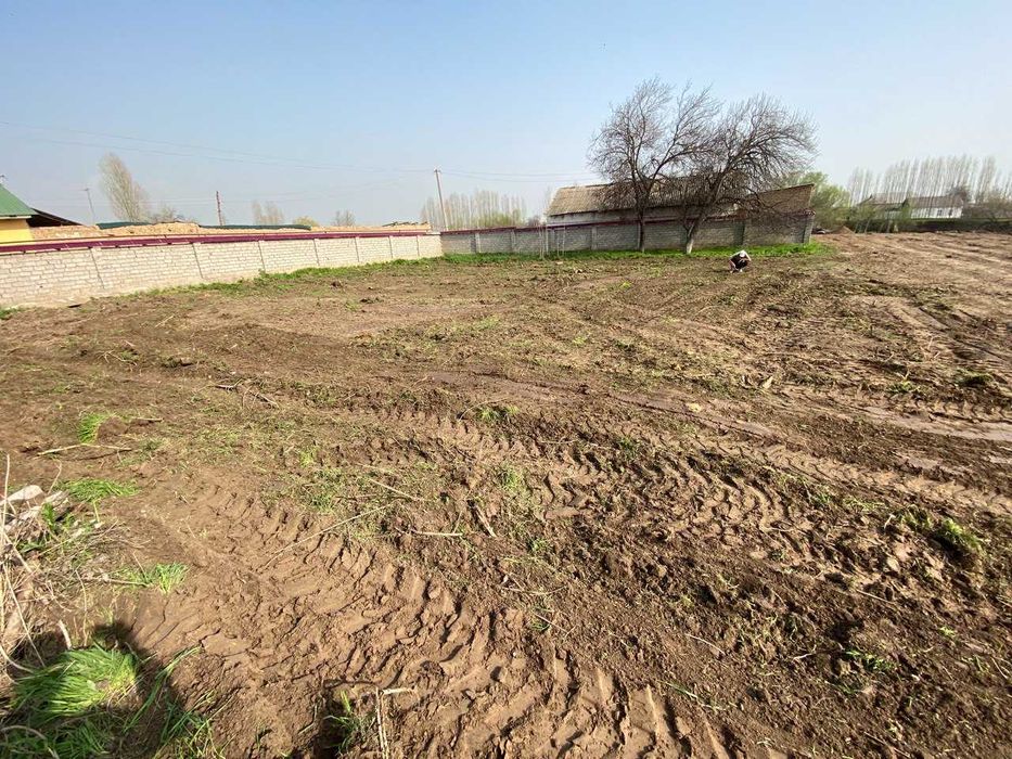 O'rta chirchiqda dacha yer arendaga beriladi. Qorasuv daryosida 70 stx