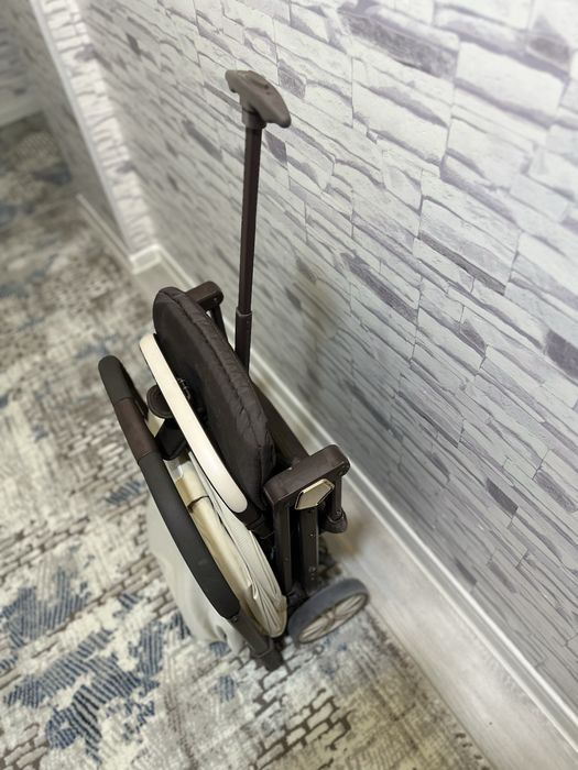 Коляска раскладная, удобная, практичная б|у