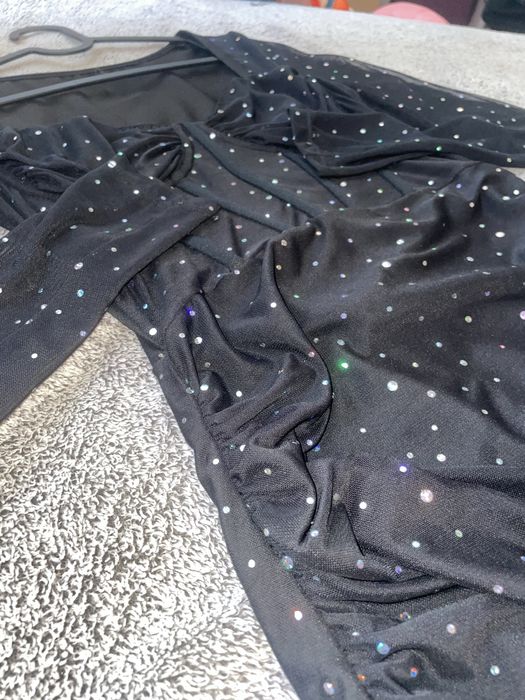 Рокля с блестящи парченца! Размер S, носена веднъж.