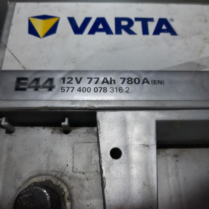 ACUMULATOR = (baterie) auto .