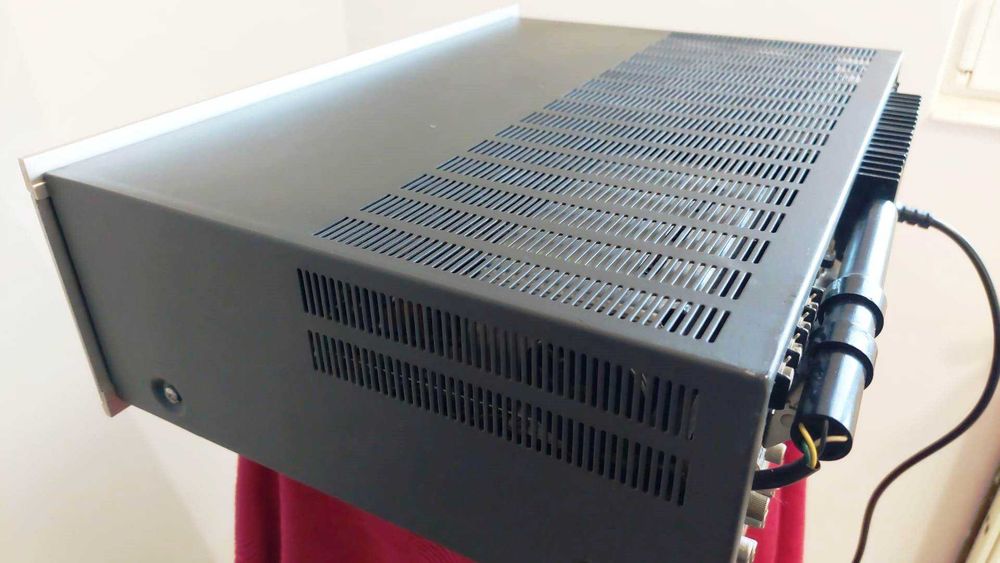 Amplituner vintage Sony STR-7055