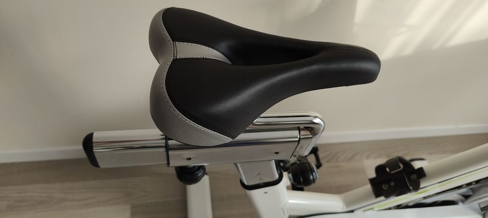 Bicicleta spinning semiprofesionala HouseFit HB 8237C