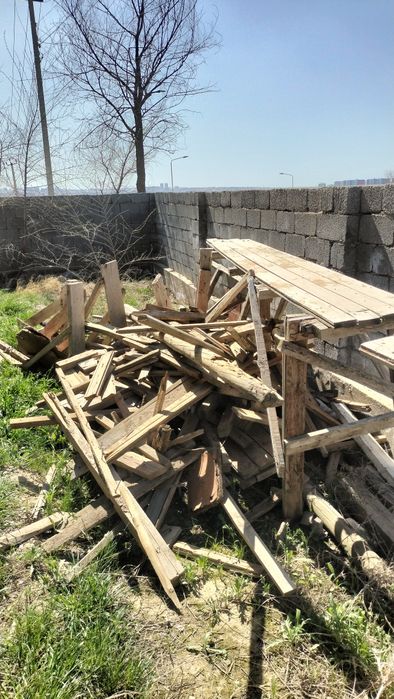 Продам деревянные доски и обрезки после стройки.
Подойдут на дрова или