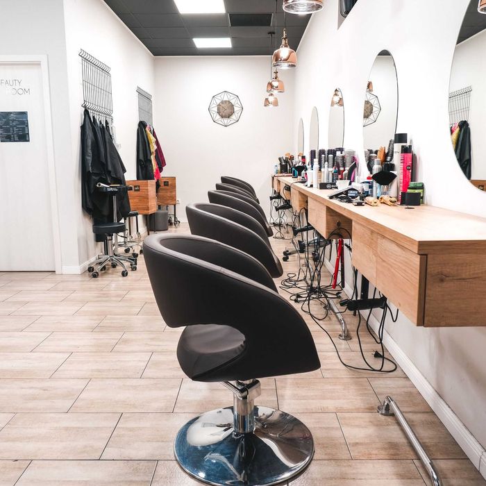 Posturi de închiriat în Salon de înfrumusețare