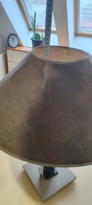 Ретро лампа с подставка от камък