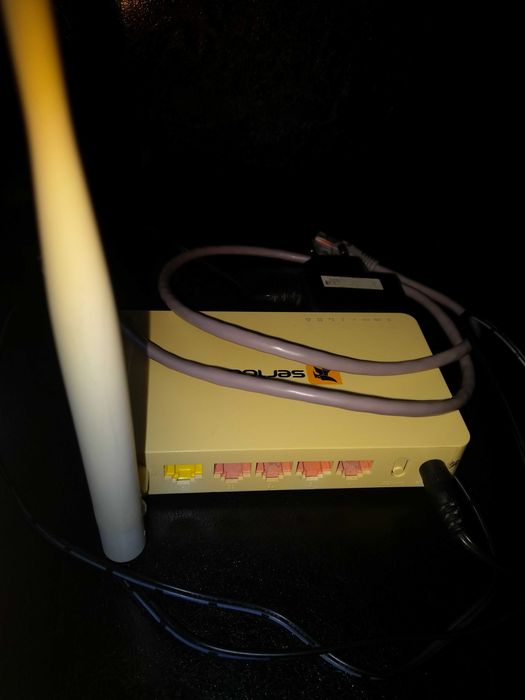 Router wireless serioux. Preț 25 lei.