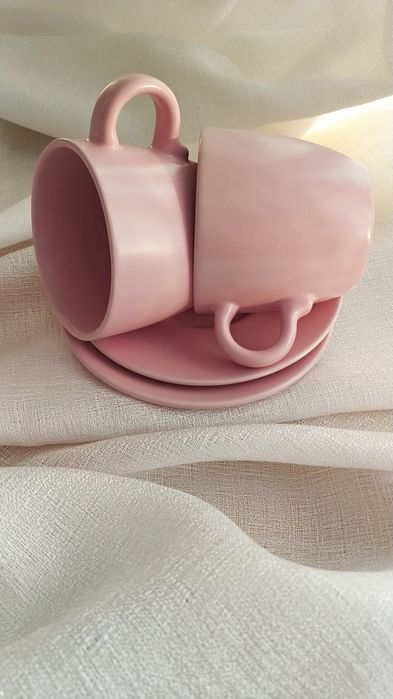 Кофейные чашки и блюдца