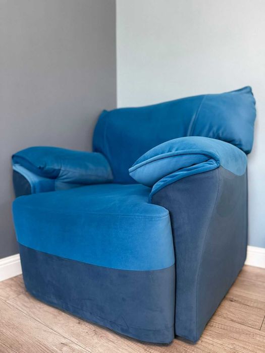 Мягкий уголок, кресло, пуф.