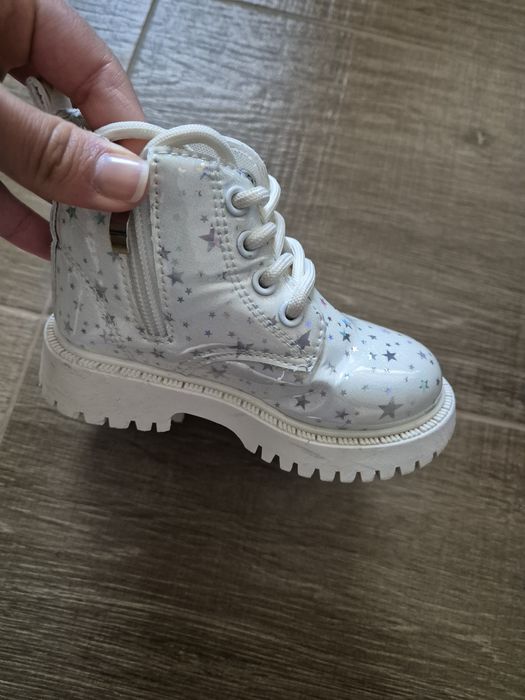 Бежови Детски Боти