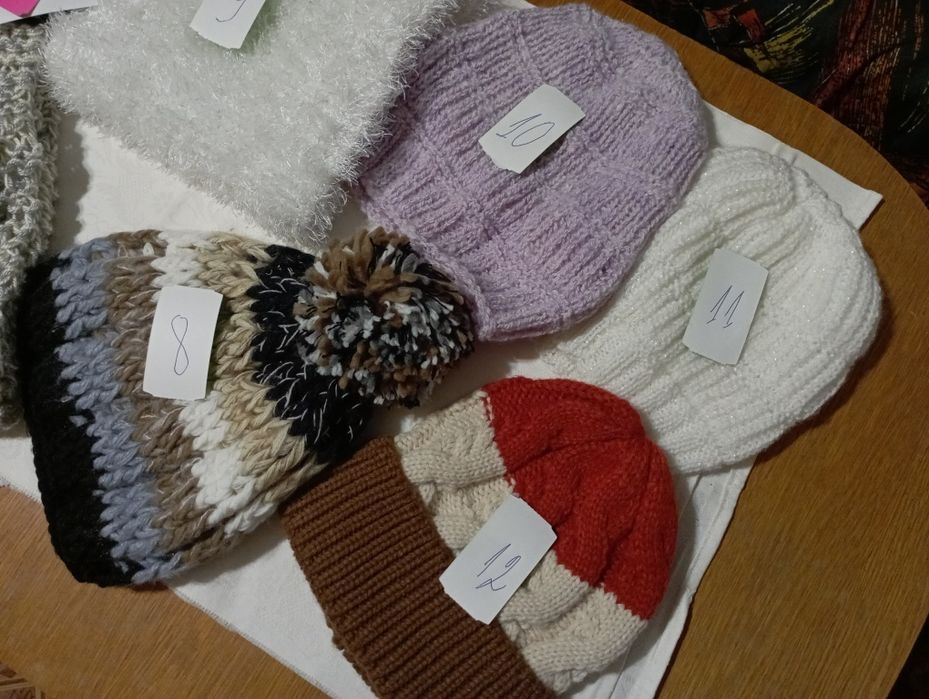 Ръчно плетени шапки и шалове