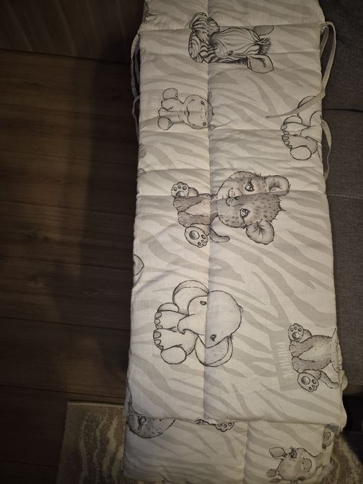 Vând apărători pătuț + tip rulou MimiNu