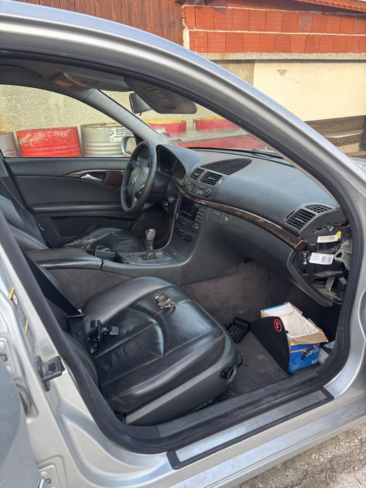 Продавам Mercedes w211 На части !!!