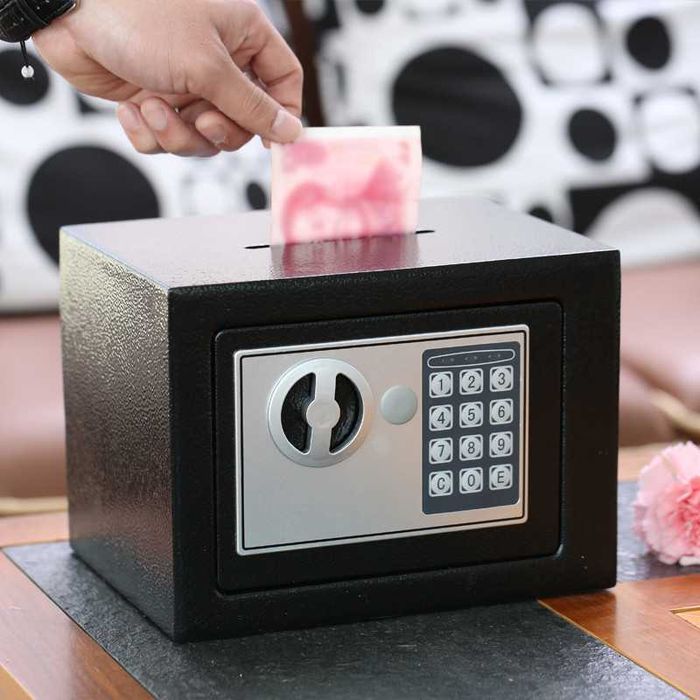 Devor o‘rnatiladigan mini seyf – Мини-сейф настенный