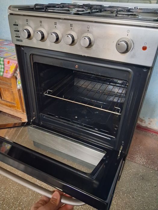 Aragaz cu patru arzatoare Zanussi