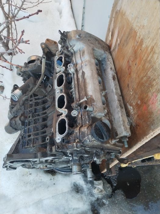 Тайота Авенс головка