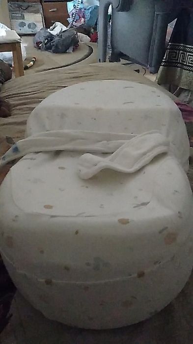 Vând pătuț bebe 250 și suport de mașină pentru carut 200  tot vând$?1