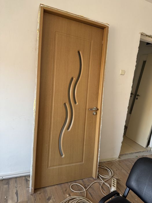 Ușă interior cu geam, cu toc și feronerie