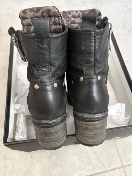 Продавам дамски боти Replay