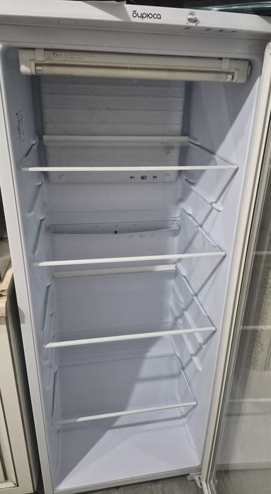 Продам витринный холодильник бирюса