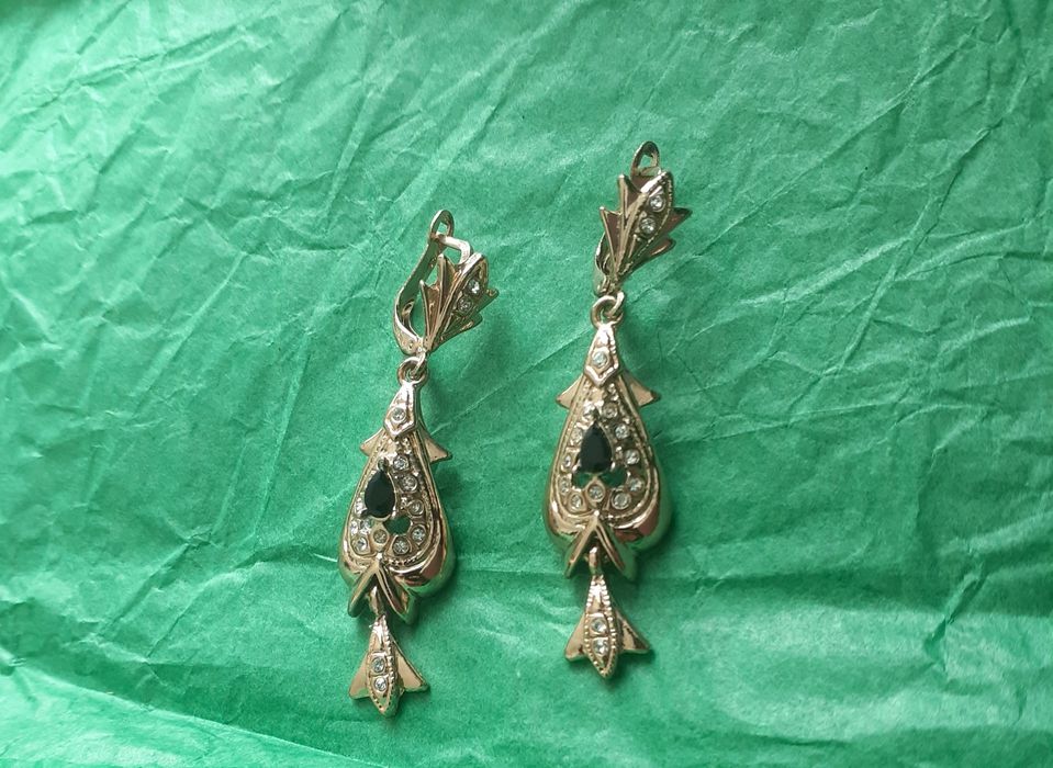 Продаю серьги бежутерия