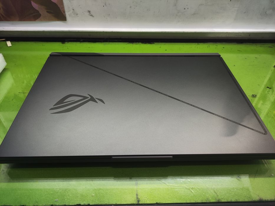 Asus ROG STRIX g18