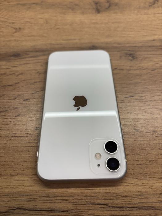 Айфон 11, 128 ГБ.