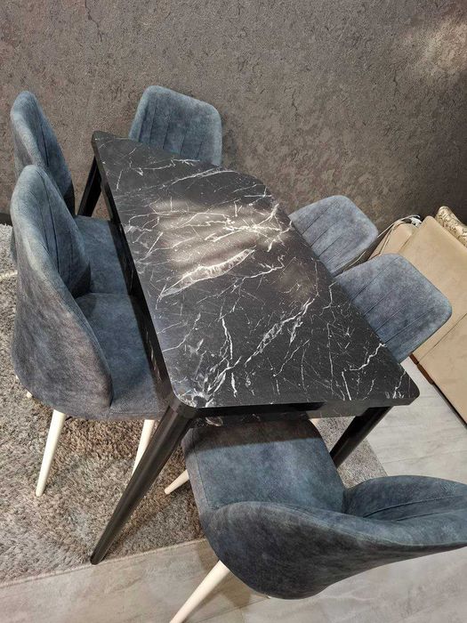 Кухонный стол и стулья