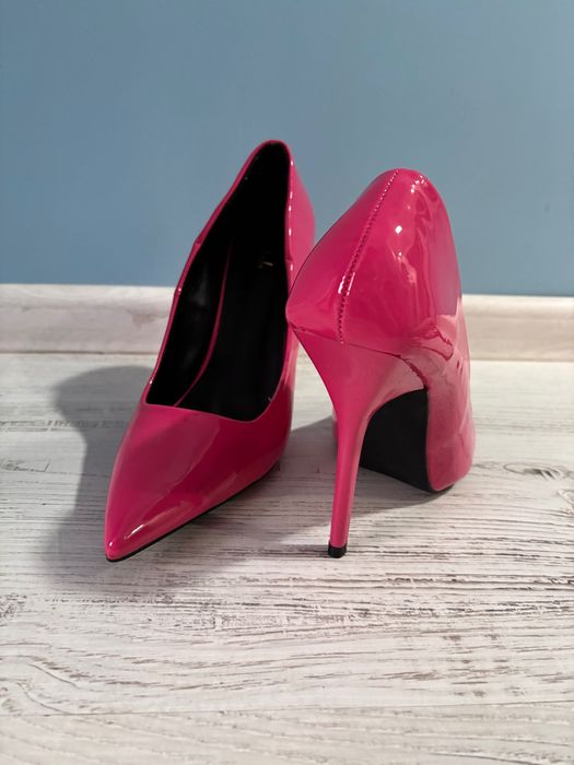 Елегантни високи обувки